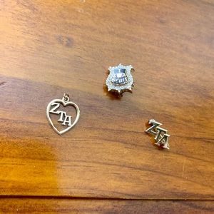 ZTA Zeta Tau Alpha vintage sorority gold and pearl badge, pin, and pendant